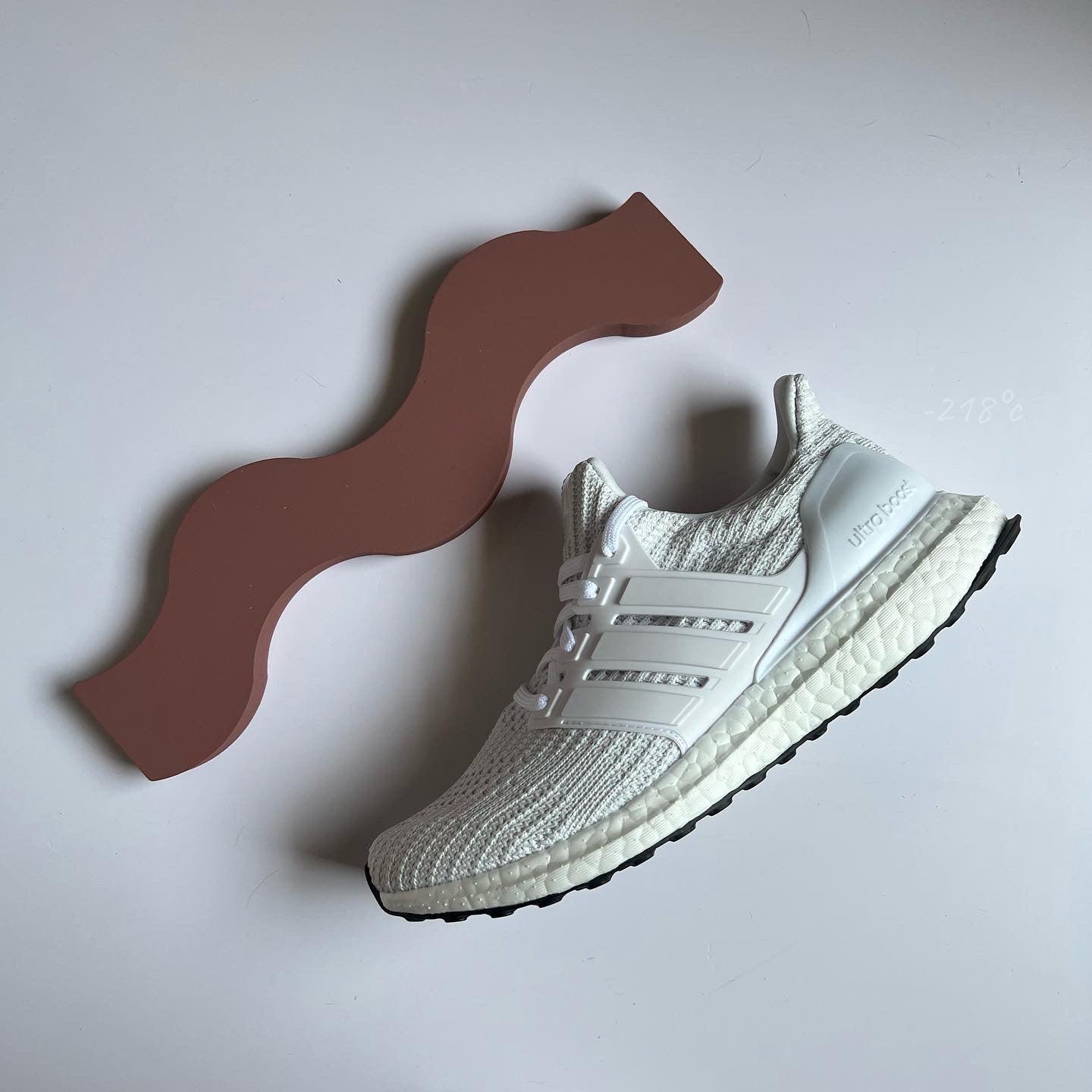 ADIDAS UltraBoost 4.0球鞋