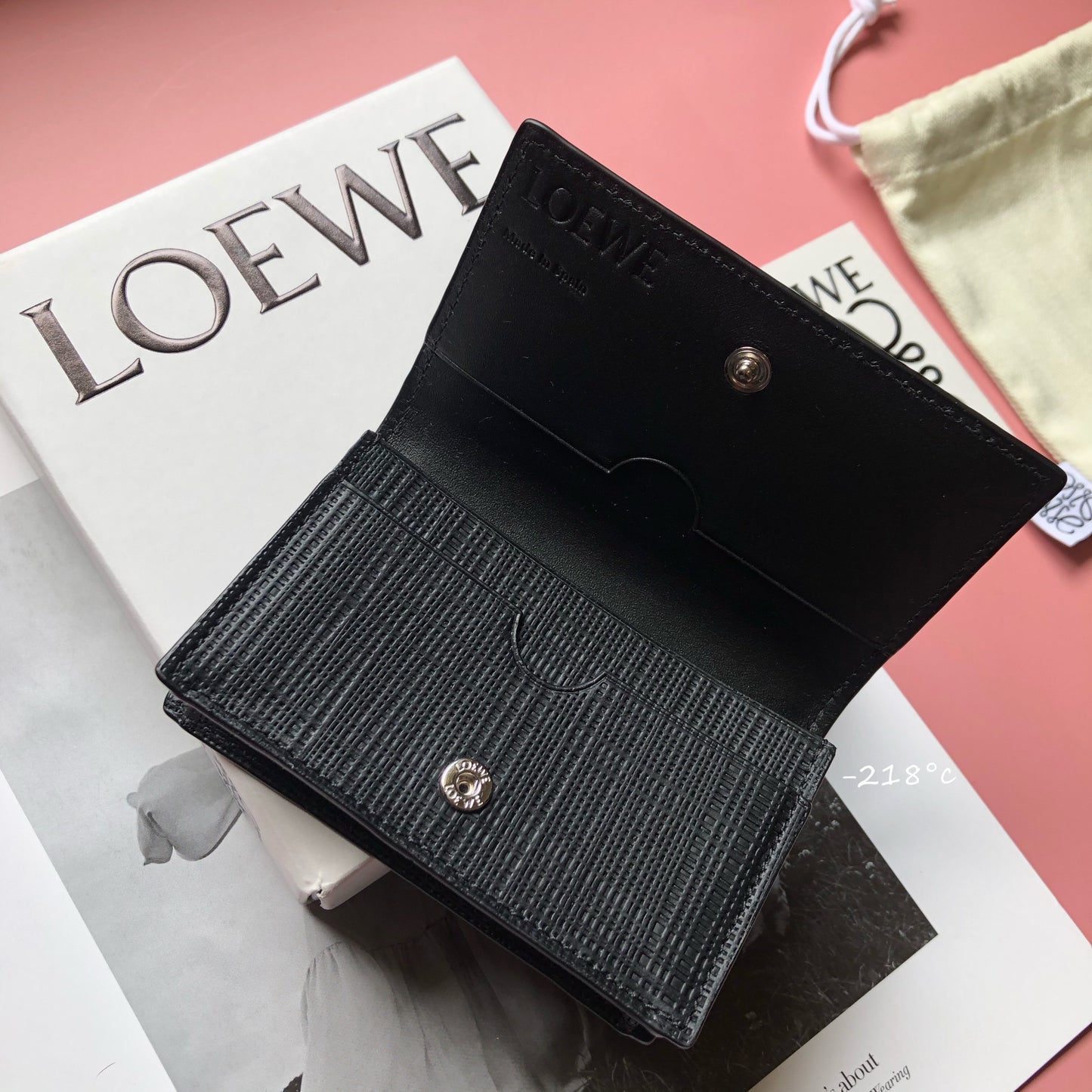 LOEWE小牛皮卡包